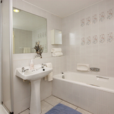 Bayview Apartment 208 - Hermanus Luxury Holiday Homes - Xplorioâ„¢ Hermanus