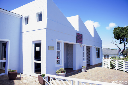 gansbaai_medical_services_doctor_helena_hendriks_outside_view_1634885465