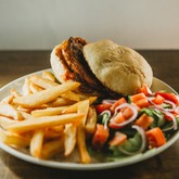 Burger - Jolly Rooster @ Fynbos Distillery - Xplorioâ„¢ Stanford