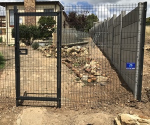 Clearview and Vibracrete Fence Combo