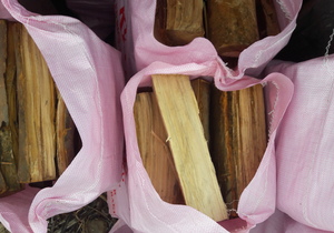 50kg Sakke Hout /Â 50kg Bags of Wood