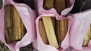 50kg Sakke Hout /Â 50kg Bags of Wood