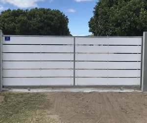 Vibracrete Fence and Gate Installation