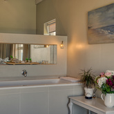 Villa 1 Bathroom - Stanford's Cove Villa - Xplorioâ„¢ Gansbaai