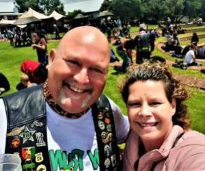 Hulle â€œhardloopâ€ elke jaar met speelgoed om kinderharte bly te maak