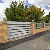Street View  Of Entrance - Rooftops Guest House Accommodation - Xplorioâ„¢ Bredasdorp