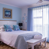 Bedroom - Rooftops Guest House Accommodation - Xplorioâ„¢ Bredasdorp