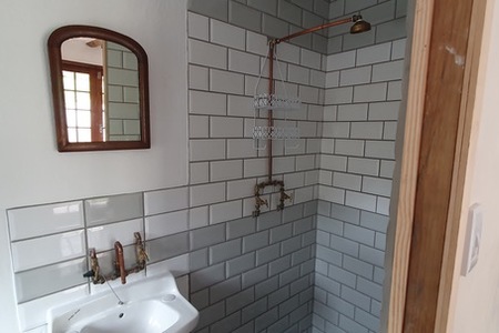 Flat_shower_1645442990