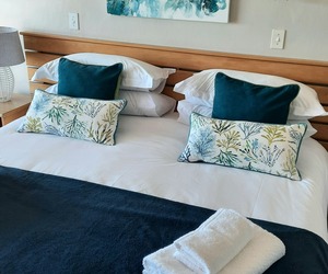 Much-needed getaway to the Cape Whale Coast this Easter!