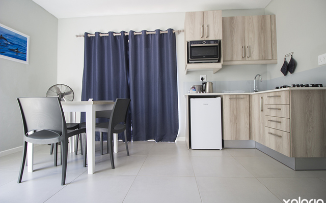 kleinmond_accommodations_kleinmond_lodge_living_space_for_wheelchair_friendly_room_1552392735_1648217200