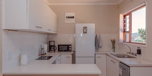 self_catering_gansbaai_guppy_huys_kitchen_view_1618213486_1649322726