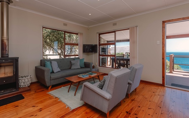 self_catering_gansbaai_guppy_huys_living_area_1618213531_1649322726