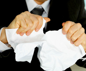 BeÃ«indiging van â€˜n vastetermyndiensooreenkoms: onregmatig of nie?