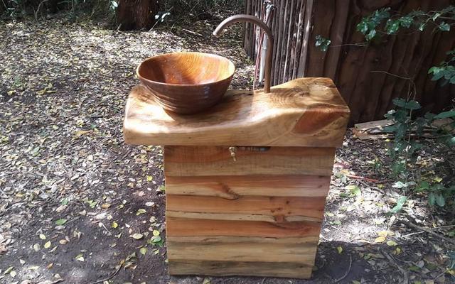 Outside_Wooden_Basin_1650350544