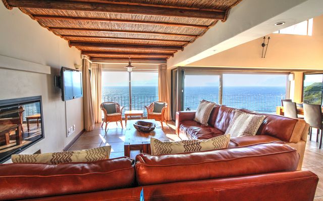 sitting_area_with_fireplace_1562082515_1651558102