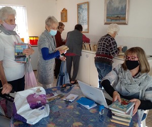 Hermanus Library Extends Services to Retirement Villages