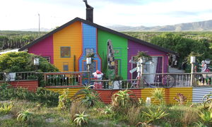 Pearly Beach se â€˜Smartieboks-Huisâ€™