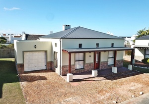 R2,285,000 | 3 Bedroom Gated Estate For Sale in Struisbaai