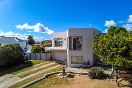 R2,995,000 | 3 Bedroom House For Sale in Agulhas