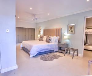 Room 4 (Deluxe Family Room)