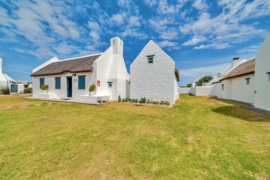 R3,650,000 | 4 Bedroom House For Sale in Struisbaai