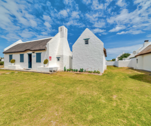 R3,650,000 | 4 Bedroom House For Sale in Struisbaai