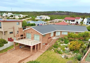R3,545,000 | 4 Bedroom House For Sale in Struisbaai