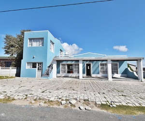 R2,750,000 | 5 Bedroom House For Sale in Struisbaai