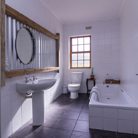 Groenvy Shared Bathroom - Beloftebos Farm Cottages - Xplorioâ„¢ Stanford