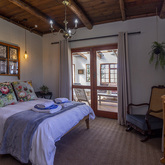 Light Cottage Master Bedroom - Beloftebos Farm Cottages - Xplorioâ„¢ Stanford