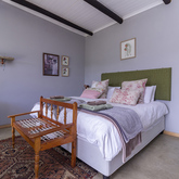 Skaamrosie King Bed - Beloftebos Farm Cottages - Xplorioâ„¢ Stanford