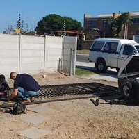 Fixing Welding Gate - Thunder Services & Solar - Xplorioâ„¢ Gansbaai 