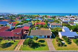 R2,495,000 | 3 Bedroom House For Sale in Struisbaai