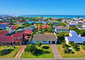 R2,495,000 | 3 Bedroom House For Sale in Struisbaai