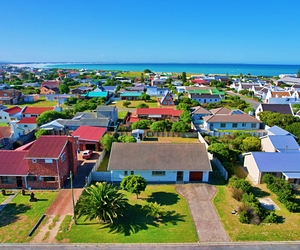 R2,495,000 | 3 Bedroom House For Sale in Struisbaai