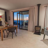 Whale & Gin Spotter - Xplorioâ„¢ Gansbaai 