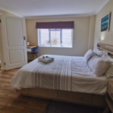 Main Bedroom - Rest and Sea Self-catering - Xplorioâ„¢ Gansbaai