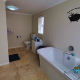 Main En Suite - Rest and Sea Self-catering - Xplorioâ„¢ Gansbaai