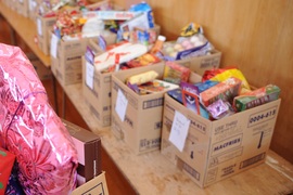 Food Hampers forÂ Less Fortunate in Stanford