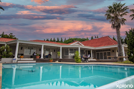 gansbaai_restaurant_schneiders_cape_floral_kitchen_sunset_view_from_pool_area_copy_1670249112