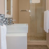 Superior suite Bathroom - Saxon Lodge - Xplorioâ„¢ Gansbaai 