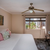Southern Cross Superior suite - Saxon Lodge - Xplorioâ„¢ Gansbaai 