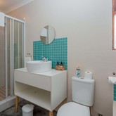 Southern Cross Bathroom - Saxon Lodge - Xplorioâ„¢ Gansbaai 