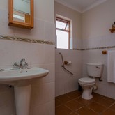 Family Suite Bathroom - Saxon Lodge - Xplorioâ„¢ Gansbaai 